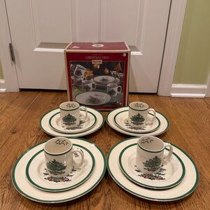 Spode Festive Holiday Dinnerware Collection Christmas Tree 12-Pcs Dinnerware Set